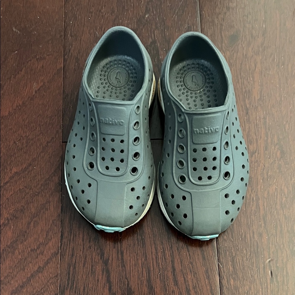 Native Kids Water Shoes in Gray with Light Blue Accents
